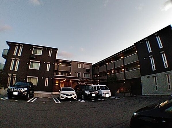 サンスクエア千里万博 B棟の物件外観写真